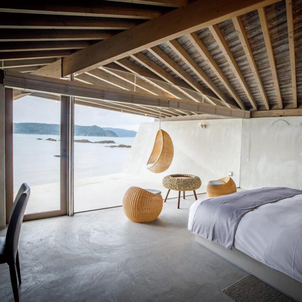 奄美大島 リトリートヴィラ<br>伝泊 The Beachfront MIJORA<br>1泊朝食付 ペア宿泊券