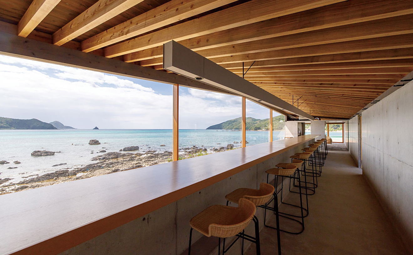 伝泊 The Beachfront MIJORA:レストラン&バー「2 waters」