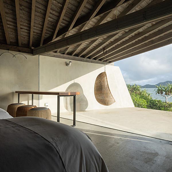 圧倒的な大自然と向き合い心を整える<br>「伝泊 The Beachfront MIJORA」