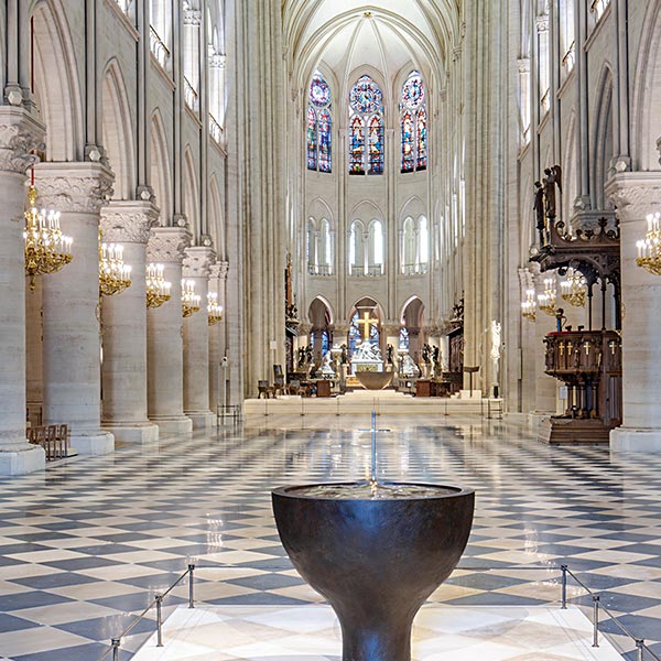 再生と甘美が息づく街パリ<br>– ノートルダム大聖堂と最新スイーツ巡り –