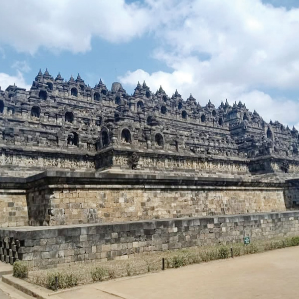 ジョグジャカルタ<br>王宮文化と世界遺産が息づく“平和の街”へ